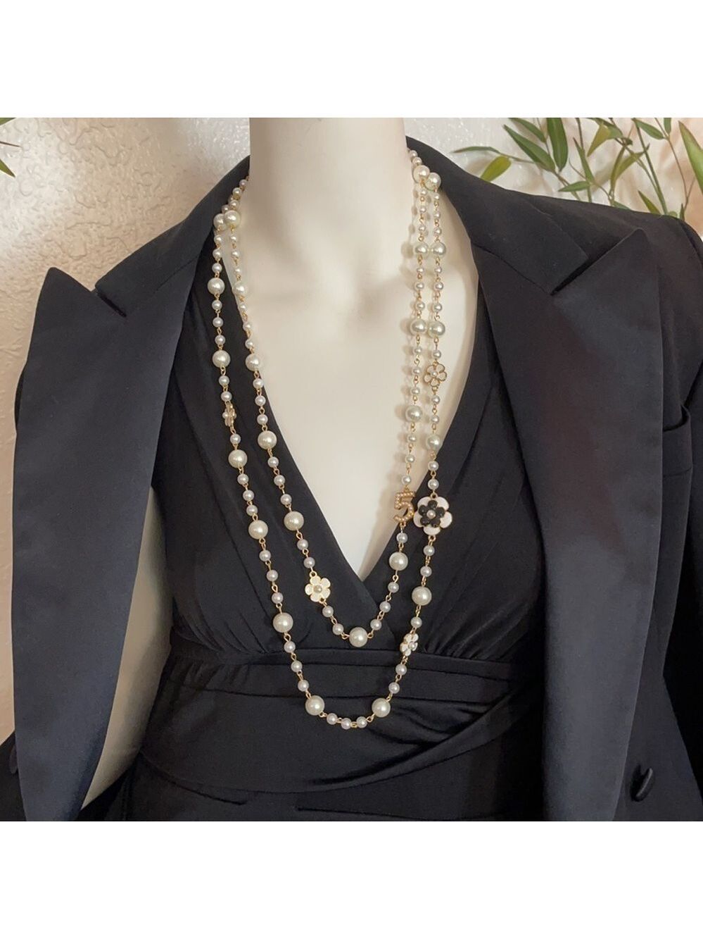 DUAL STRAND PEARL FLOWER NO.5 CHARM STATEMENT NECKLACE QUIET LUXURY COQUETTE - Picture 4 of 6
